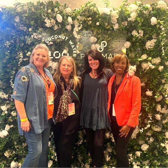 💁🏻♀️HERE’S a little about me and my store (Lugginbug)….. - Picture 3 of 11